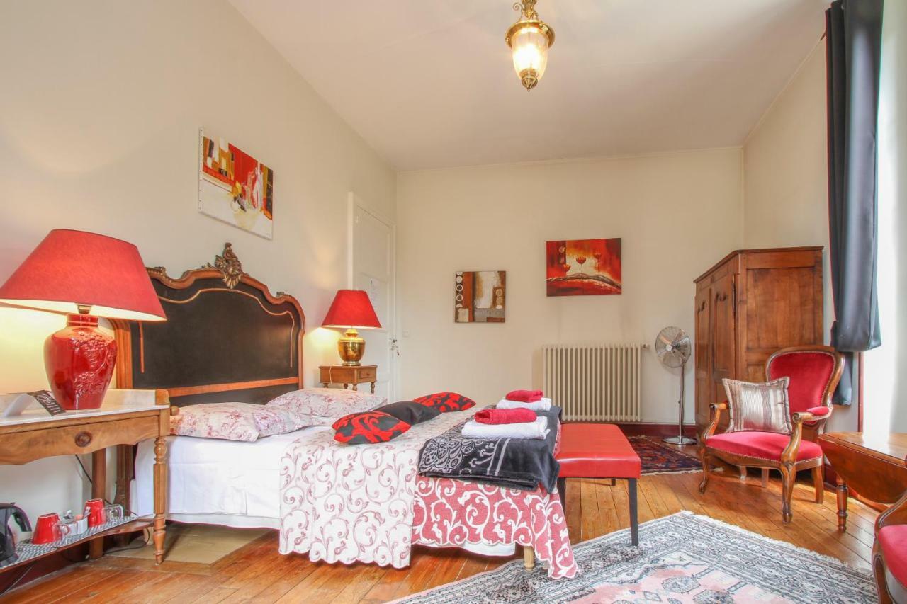Manoir Des Turets Panzió Yvré-lʼÉvêque Kültér fotó