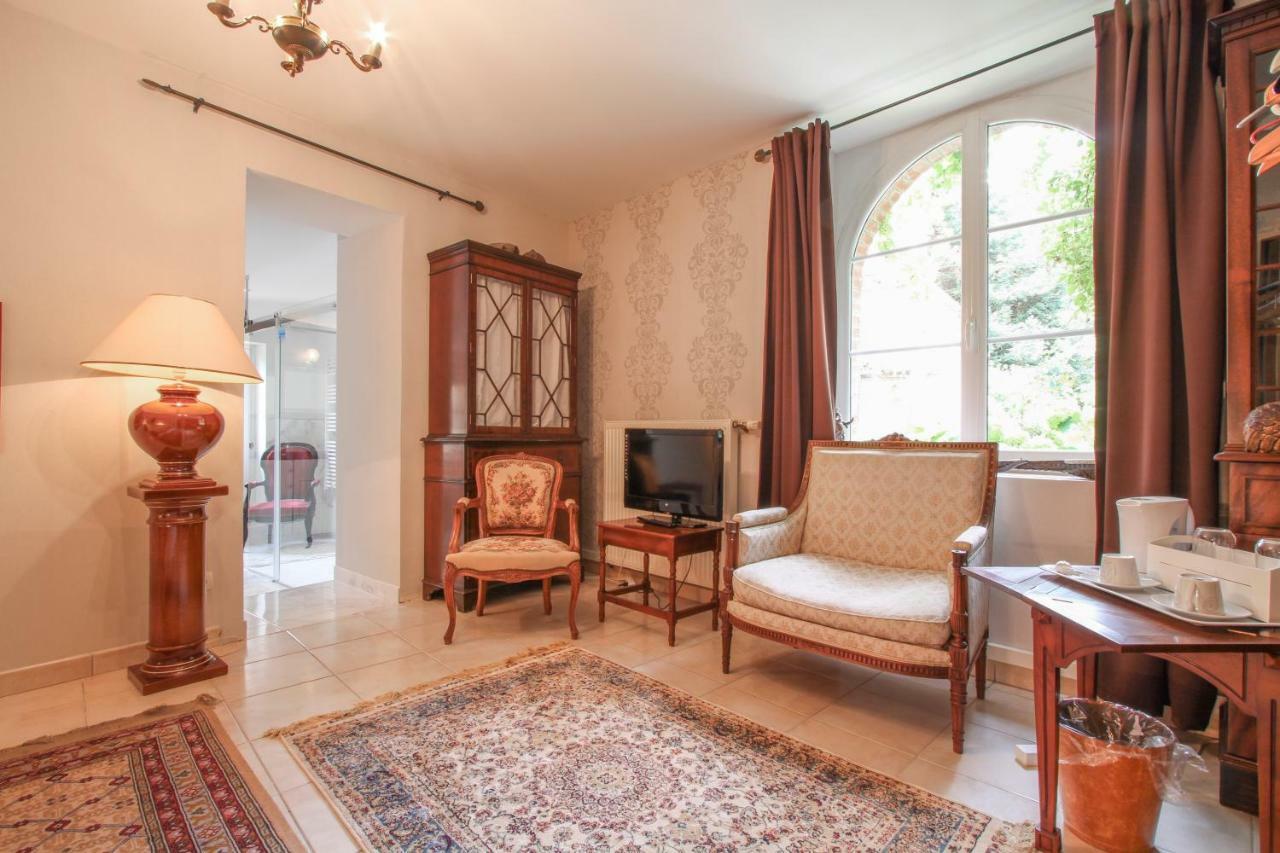 Manoir Des Turets Panzió Yvré-lʼÉvêque Kültér fotó