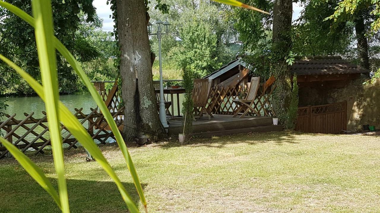 Manoir Des Turets Panzió Yvré-lʼÉvêque Kültér fotó